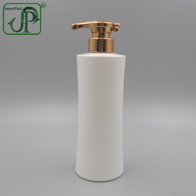 Eco friendly empty 500ml white plastic shampoo bottle with gold pump